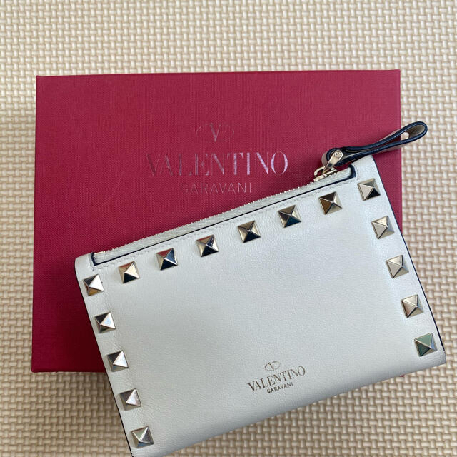 VALENTINO(ヴァレンティノ)のmeron様 ヴァレンティノ　ミニ財布　カード入れ レディースのファッション小物(財布)の商品写真