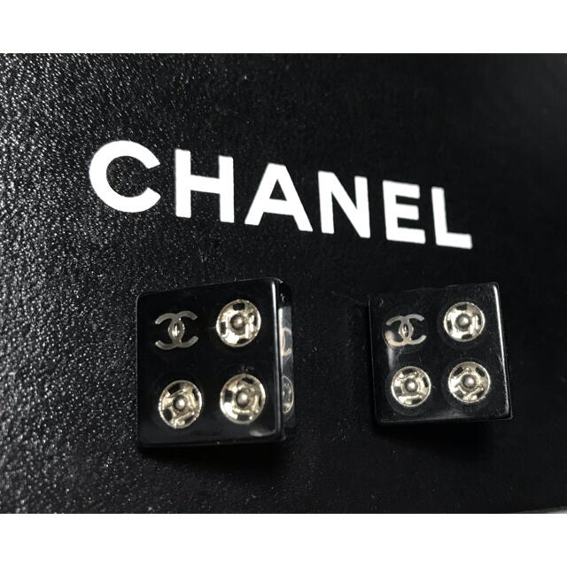 CHANEL シャネル　03A スナップボタン　イヤリング　黒