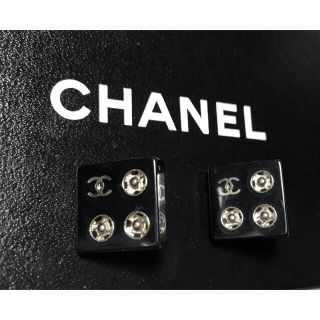 シャネル(CHANEL)のCHANEL シャネル　03A スナップボタン　イヤリング　黒(イヤリング)