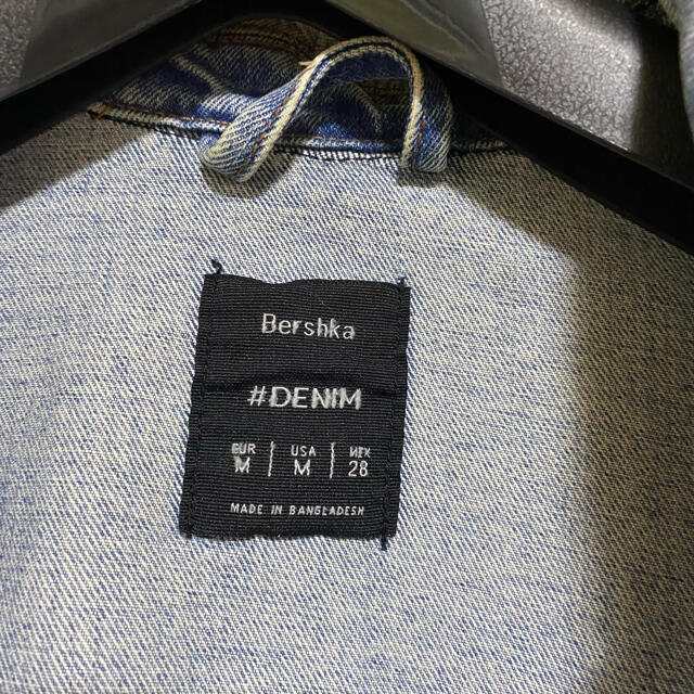 Bershka(ベルシュカ)のデニムジャケット レディースのジャケット/アウター(Gジャン/デニムジャケット)の商品写真