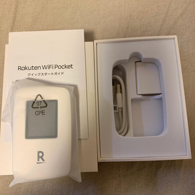 Rakuten(ラクテン)の楽天モバイル　Rakuten WifiPocket WHITE 白 スマホ/家電/カメラのスマホ/家電/カメラ その他(その他)の商品写真