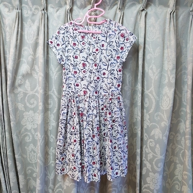 PETIT BATEAU(プチバトー)の【訳有り】♥️PETIT BATEAU♥️花柄ワンピース。130cm。 キッズ/ベビー/マタニティのキッズ服女の子用(90cm~)(ワンピース)の商品写真