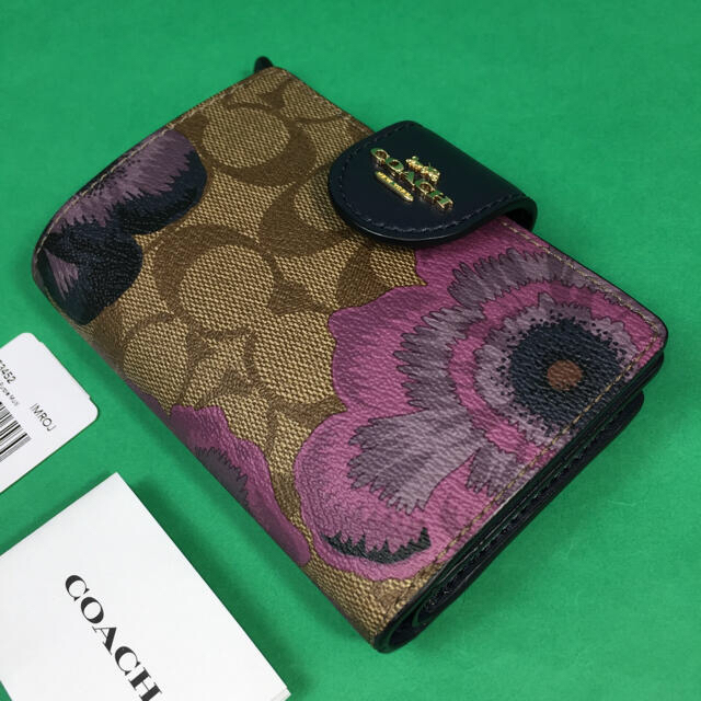 COACH(コーチ)のコーチ シグネチャー カフェ・ファセット 二つ折り財布  C3452 カーキ  レディースのファッション小物(財布)の商品写真