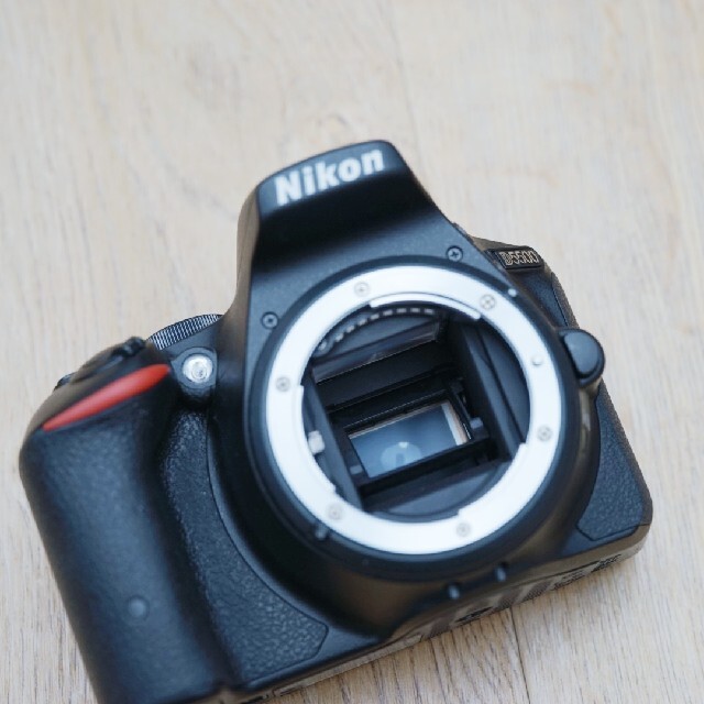 Nikon(ニコン)の最終価格Nikon D5500 ズームキット AF-S DX スマホ/家電/カメラのカメラ(デジタル一眼)の商品写真