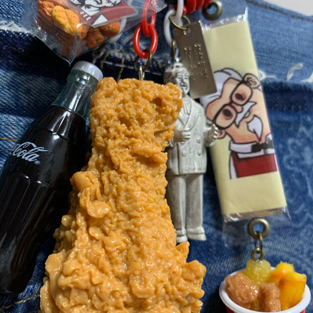 ハンドメイド　じゃらじゃらキーホルダー　チキン ハンドメイドのアクセサリー(キーホルダー/ストラップ)の商品写真