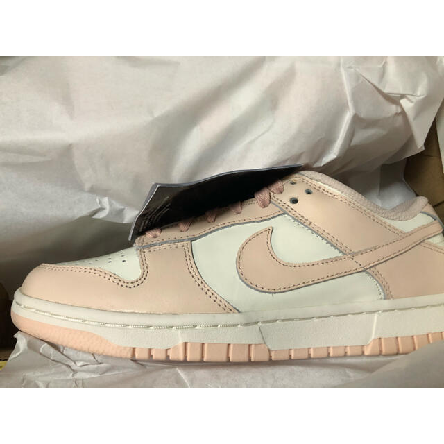 NIKE(ナイキ)のNIKE WMNS DUNK LOW ORANGE PEARL レディースの靴/シューズ(スニーカー)の商品写真