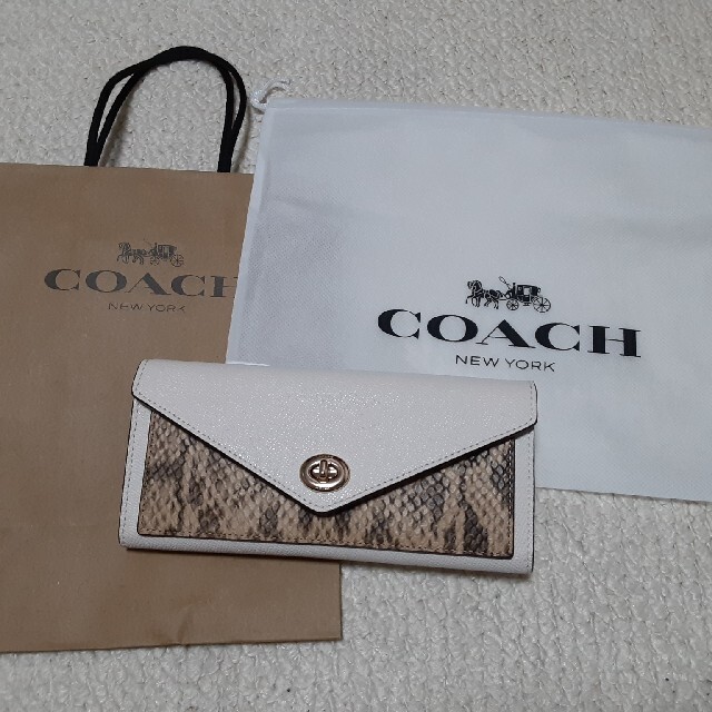 【新品未使用】COACH パイソン柄 チェーン付き スリム エンベロープ 長財布パイソン