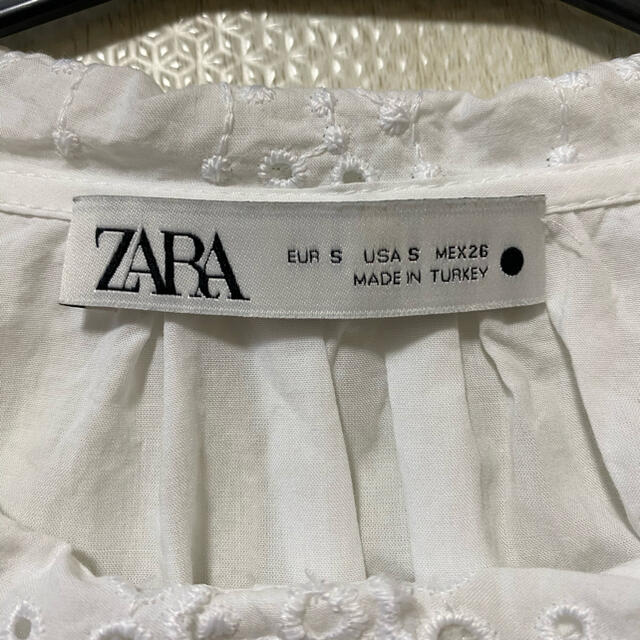 ZARA(ザラ)のZARA レースブラウス レディースのトップス(シャツ/ブラウス(長袖/七分))の商品写真