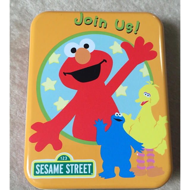 SESAME STREET(セサミストリート)のエルモ 缶♡文房具つき エンタメ/ホビーのおもちゃ/ぬいぐるみ(キャラクターグッズ)の商品写真