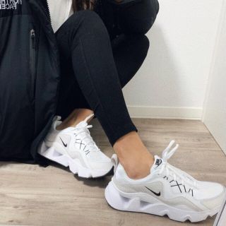 ナイキ(NIKE)のNIKE RYZ スニーカー(スニーカー)