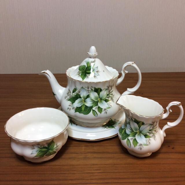 ヴィンテージ☆ ROYAL ALBERT TRILLIUM ティーポットセット