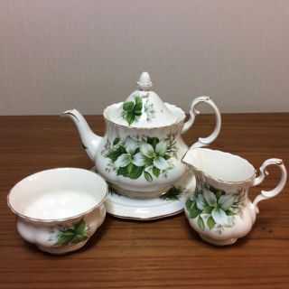 ロイヤルアルバート(ROYAL ALBERT)のヴィンテージ☆ ROYAL ALBERT TRILLIUM ティーポットセット(食器)