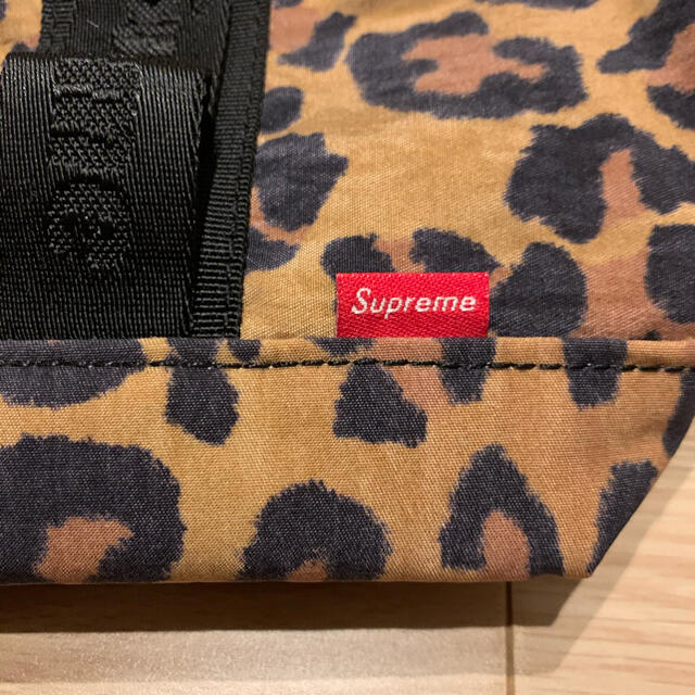 Supreme(シュプリーム)のsupreme 20aw zip tote bag leopard ほぼ新品 メンズのバッグ(トートバッグ)の商品写真