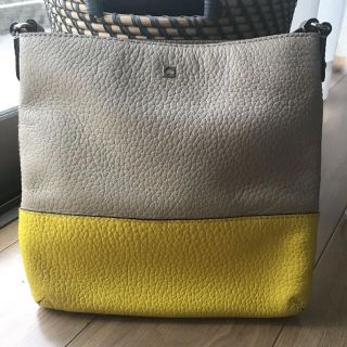 ケイトスペードニューヨーク(kate spade new york)のバイカラーイエローグレージュ　斜め掛け　春に(ボディバッグ/ウエストポーチ)