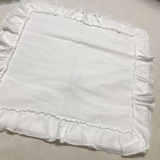 ザラホーム(ZARA HOME)のお値下げ！！　ZARA HOME 60×60 真っ白　クッションカバー(クッションカバー)