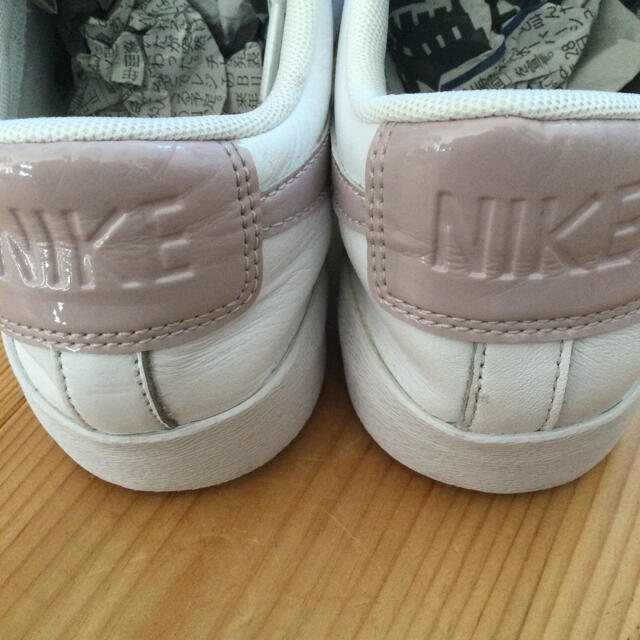 NIKE(ナイキ)のナイキ　ブレーザー　ロー　24㎝　白xピンクベージュ レディースの靴/シューズ(スニーカー)の商品写真
