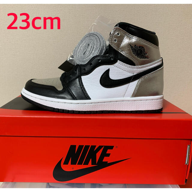 NIKE(ナイキ)のNIKE AIR JORDAN 1 HIGH OG SILVER TOE レディースの靴/シューズ(スニーカー)の商品写真