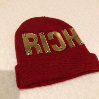 ニット帽 RICH プレート 赤 美品(ニット帽/ビーニー)