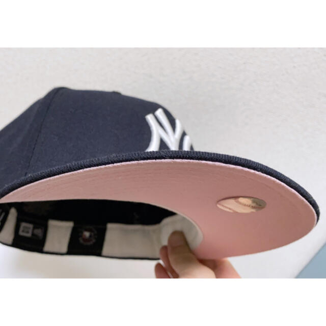 NEW ERA(ニューエラー)のNEW YORK YANKEES【PINK UNDER BRIM】 メンズの帽子(キャップ)の商品写真