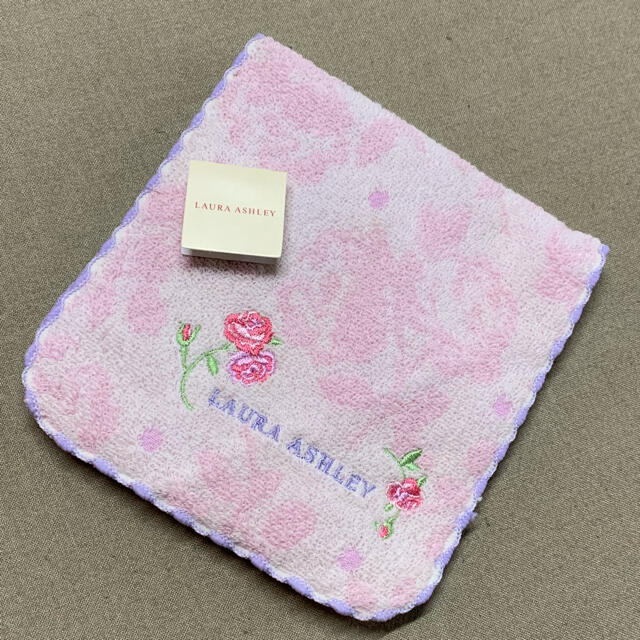 LAURA ASHLEY(ローラアシュレイ)の【新品】ローラアシュレイ☆エチケットポーチ レディースのファッション小物(ポーチ)の商品写真