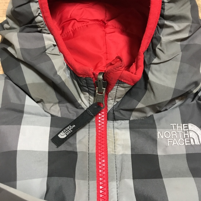 THE NORTH FACE(ザノースフェイス)のThe North Face Down JKT リバーシブル 赤 4T/4B キッズ/ベビー/マタニティのキッズ服男の子用(90cm~)(ジャケット/上着)の商品写真