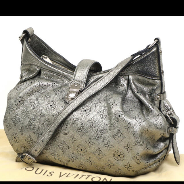 LOUIS VUITTON(ルイヴィトン)のルイヴィトン　マヒナ　XS ショルダー　正規品　LOUIS VUITTON レディースのバッグ(ショルダーバッグ)の商品写真