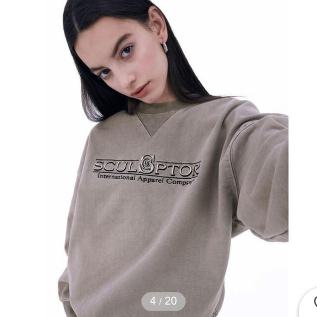 Supreme(シュプリーム)のスカルプターナインティーンスロゴ　スウェット　パーカー メンズのトップス(スウェット)の商品写真