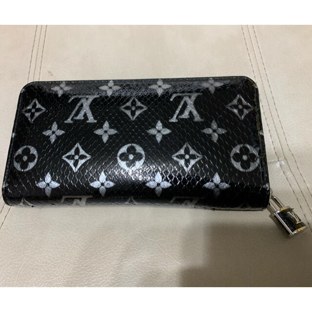 LOUIS VUITTON(ルイヴィトン)のルイヴィトン　パイソンジッピーウォレット　レア レディースのファッション小物(財布)の商品写真