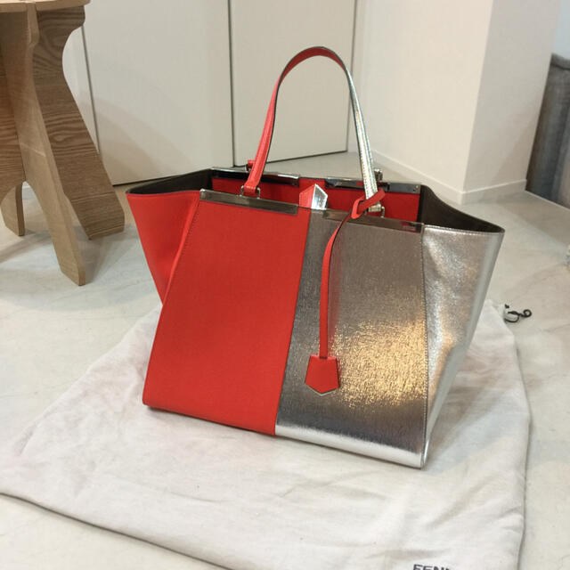 新作入荷!!】 FENDI - FENDIトロワジュールバイカラー トートバッグ