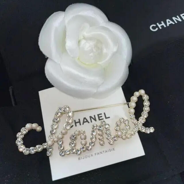 CHANEL(シャネル)のシャネル　ブローチ レディースのアクセサリー(ブローチ/コサージュ)の商品写真