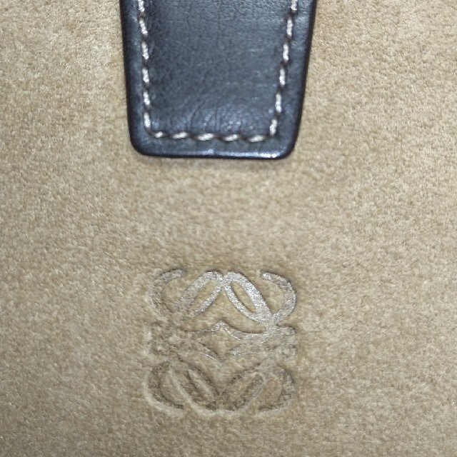LOEWE(ロエベ)のLOEWE二つ折財布バックスキン黄土色×チョコレート メンズのファッション小物(折り財布)の商品写真