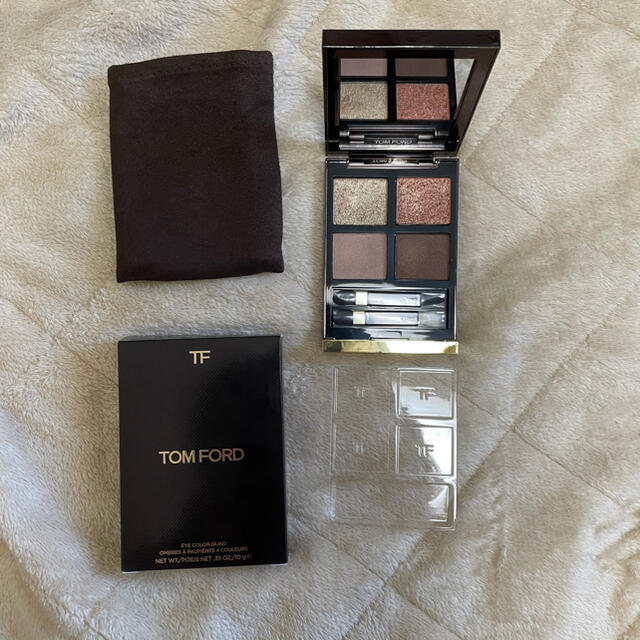 TOM FORD(トムフォード)の【美品】トムフォードビューティ アイ カラー クォード ゴールデンミンク 01 コスメ/美容のベースメイク/化粧品(アイシャドウ)の商品写真