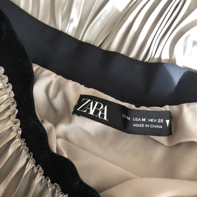 ZARA(ザラ)のZARA シルバープリーツ レディースのスカート(ロングスカート)の商品写真