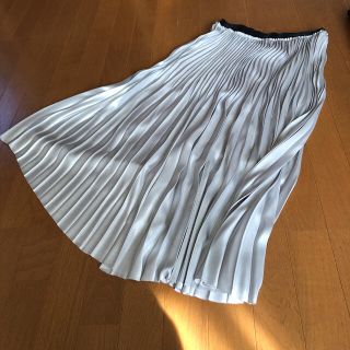 ザラ(ZARA)のZARA シルバープリーツ(ロングスカート)