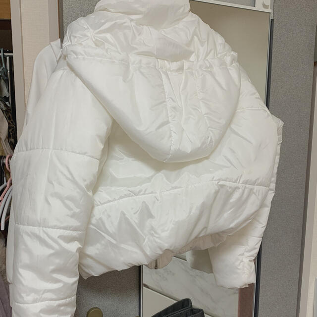 白 ダウン ホワイト ショートダウン レディースのジャケット/アウター(ダウンジャケット)の商品写真