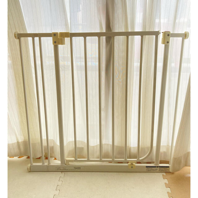 日本育児(ニホンイクジ)のベビーゲート　日本育児　白 キッズ/ベビー/マタニティの寝具/家具(ベビーフェンス/ゲート)の商品写真