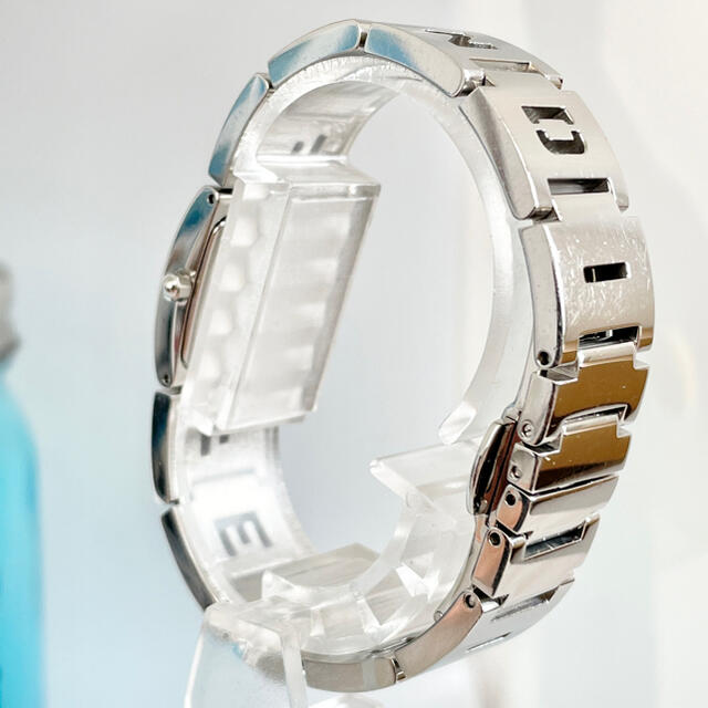 FENDI(フェンディ)の95 FENDI時計　レディース腕時計　新品電池　箱、余りコマ付き レディースのファッション小物(腕時計)の商品写真