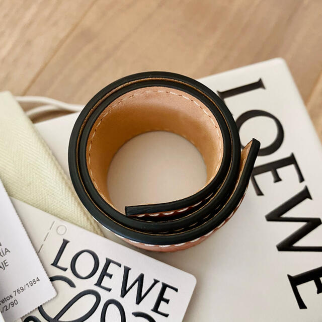 LOEWE(ロエベ)のLOEWE レザーブレスレット レディースのアクセサリー(ブレスレット/バングル)の商品写真