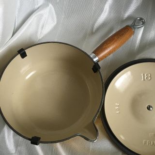 LE CREUSET - ル・クルーゼ ウッドハンドル イエロー ソースパン18cm