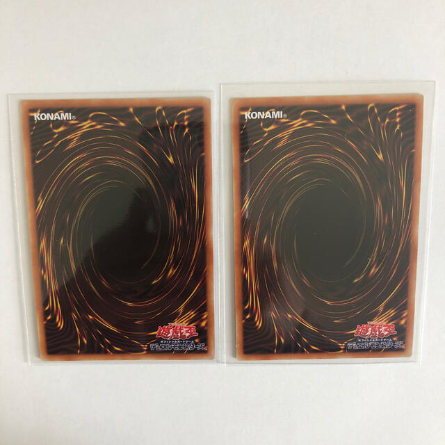 遊戯王(ユウギオウ)のクリボー　絵違い　プリズマティックシークレットレア　2枚セット エンタメ/ホビーのトレーディングカード(シングルカード)の商品写真