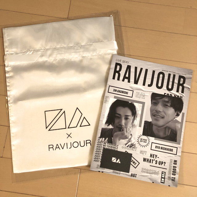 Ravijour(ラヴィジュール)のRAVIJOUR  ラヴィジュール　ランジェリーポーチ　カタログ　赤西仁　錦戸亮 エンタメ/ホビーのタレントグッズ(ミュージシャン)の商品写真