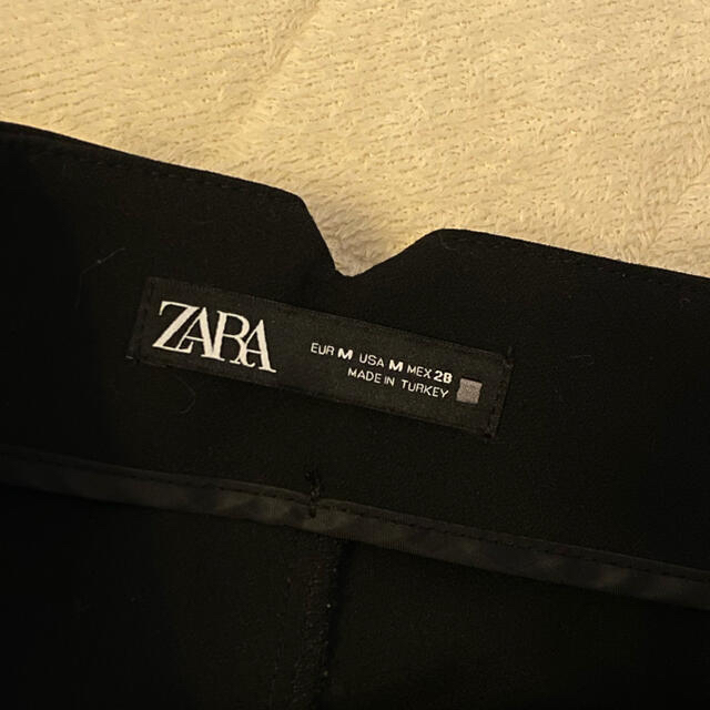 ZARA(ザラ)のZARA ハイウエストパンツ レディースのパンツ(クロップドパンツ)の商品写真