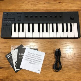 KOMPLETE KONTROL M32 MIDIキーボード(MIDIコントローラー)