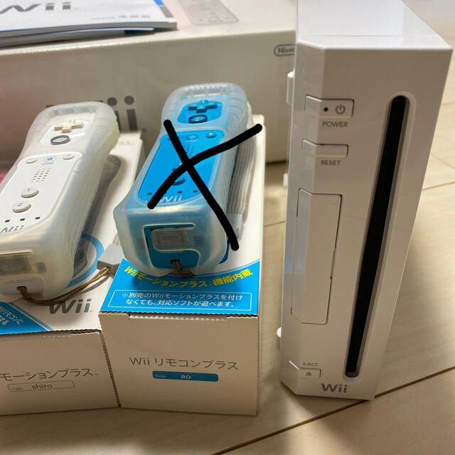 Wii(ウィー)のNintendo Wii RVL-S-WD 本体、リモコン1台付き エンタメ/ホビーのゲームソフト/ゲーム機本体(家庭用ゲーム機本体)の商品写真