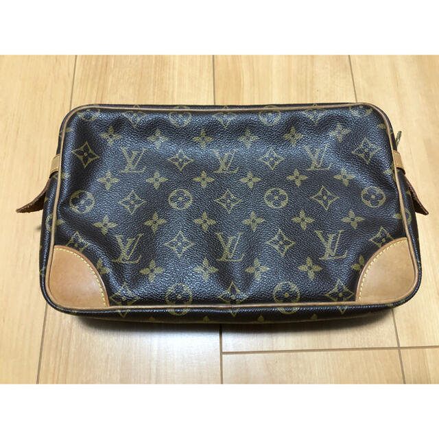 LOUIS VUITTON クラッチバック