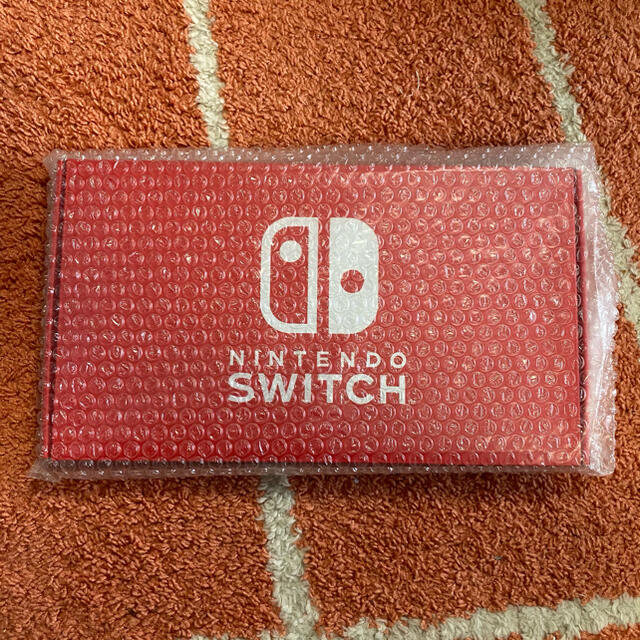 Nintendo Switch(ニンテンドースイッチ)のニンテンドーSwitch Joy-Con２つ　新品　ストラップ付き エンタメ/ホビーのゲームソフト/ゲーム機本体(家庭用ゲーム機本体)の商品写真