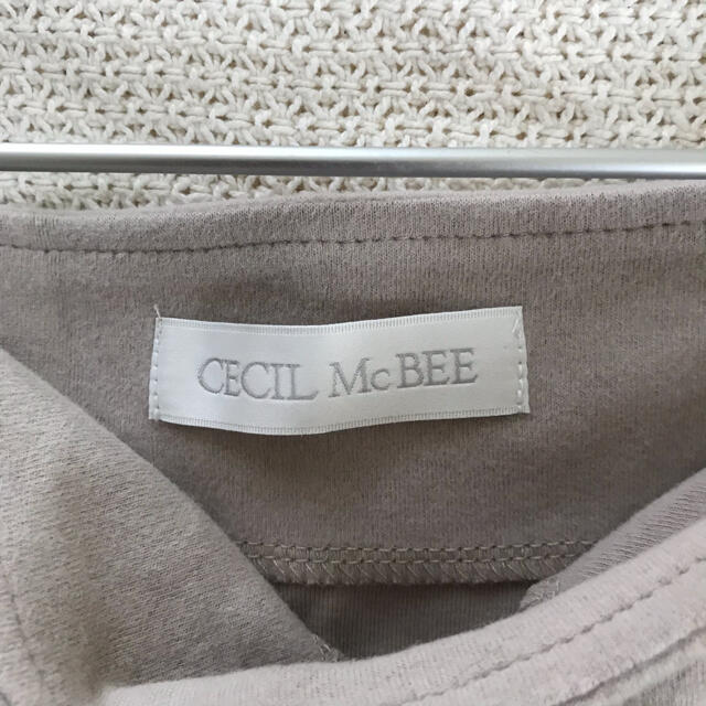 CECIL McBEE(セシルマクビー)のセシルマクビー　M  グレージュ　スクエアネック レディースのトップス(カットソー(長袖/七分))の商品写真