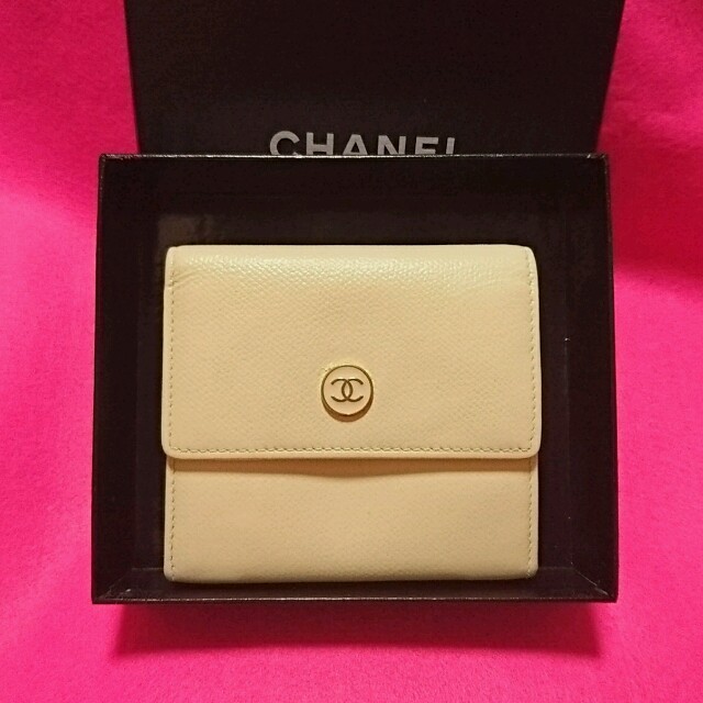 CHANEL(シャネル)の美品正規品【シャネル】Wホック財布*白系 レディースのファッション小物(財布)の商品写真