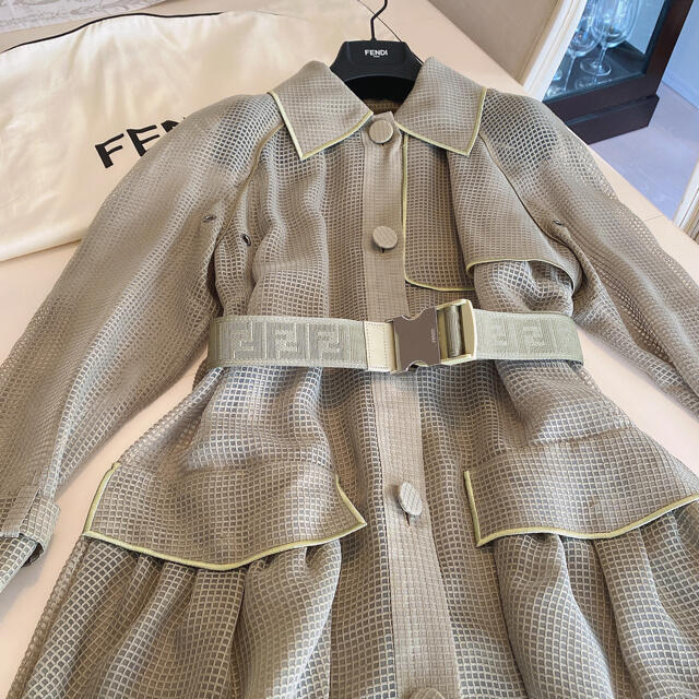 ☆新品、未使用☆ FENDI トレンチコート　38