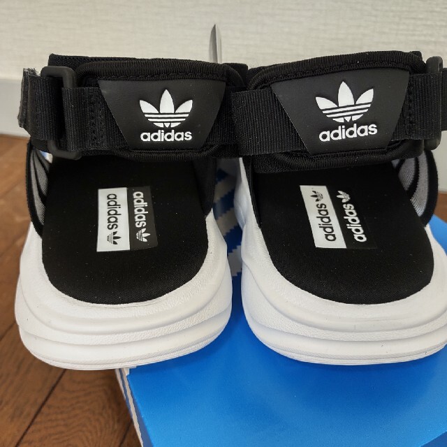 adidas(アディダス)のadiasMAGMUR SANDAL 23.5cm レディースの靴/シューズ(サンダル)の商品写真